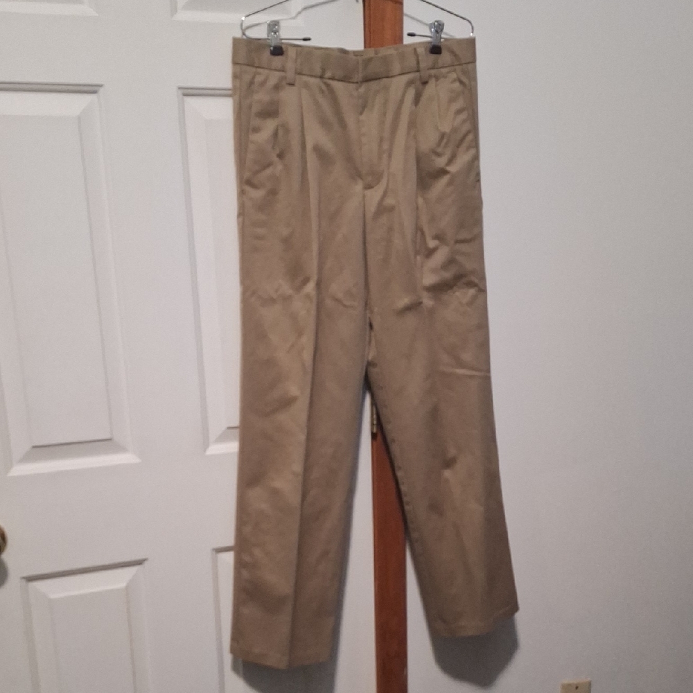 Dockers Men's Khaki Chinos